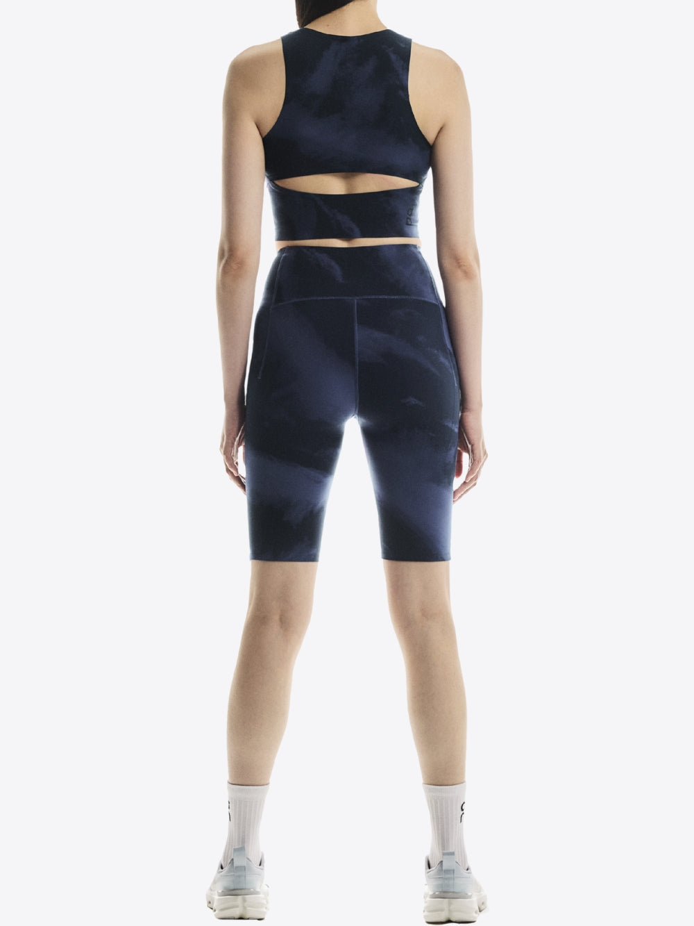 STUDIO OPEN BACK CROP