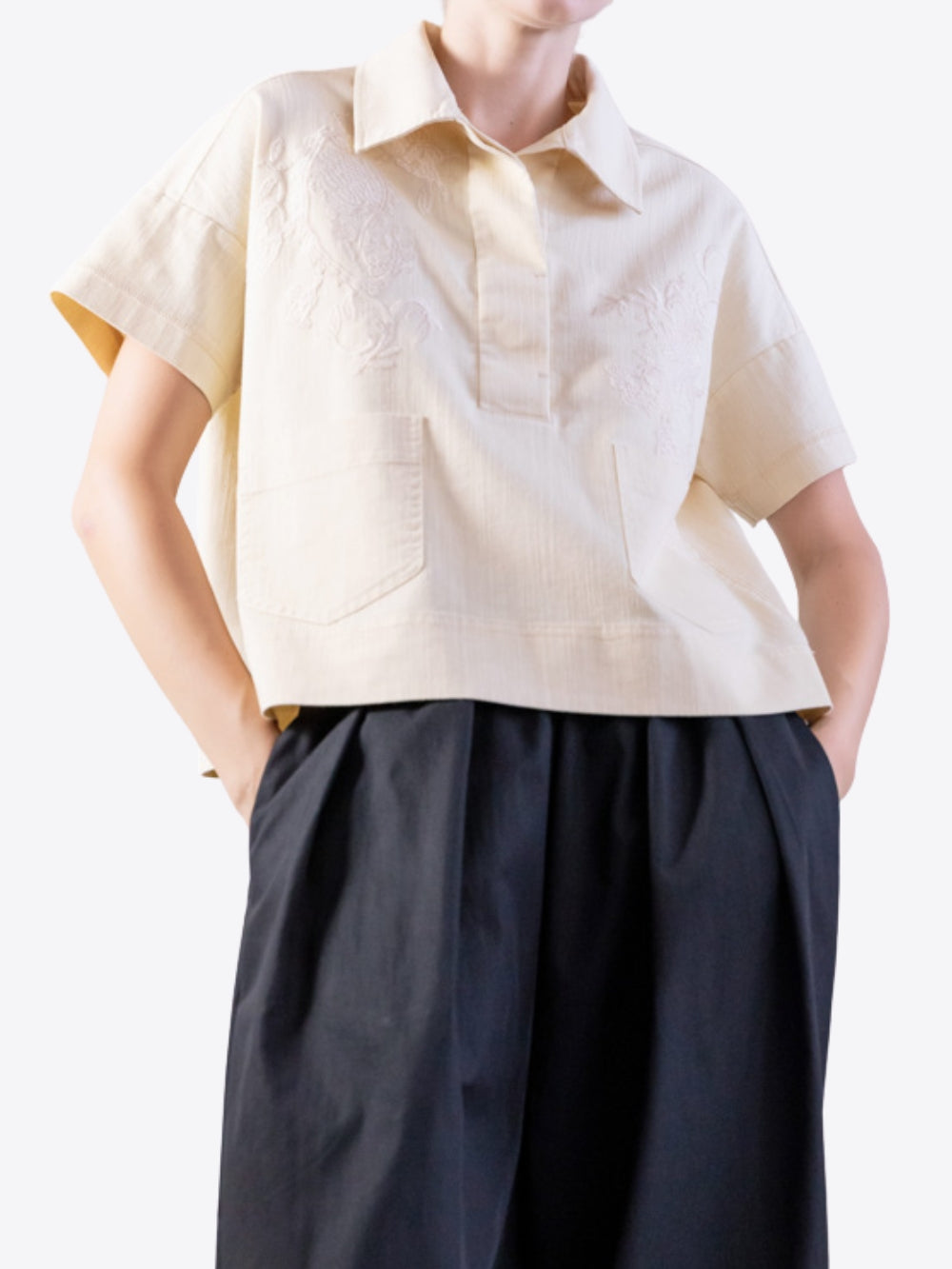 CAMISA BORDADA CON DETALLES FLORALES