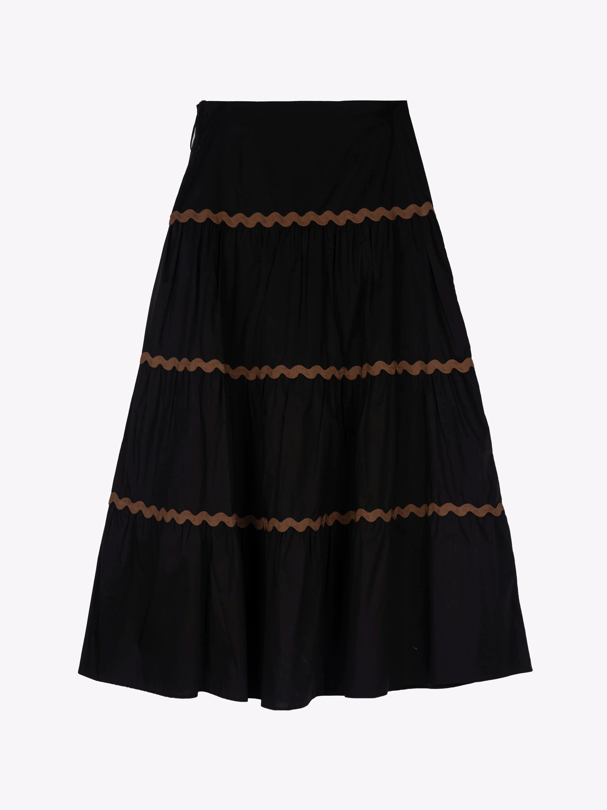 FALDA MAXI CON DETALLES ONDULADOS EN CONTRASTE