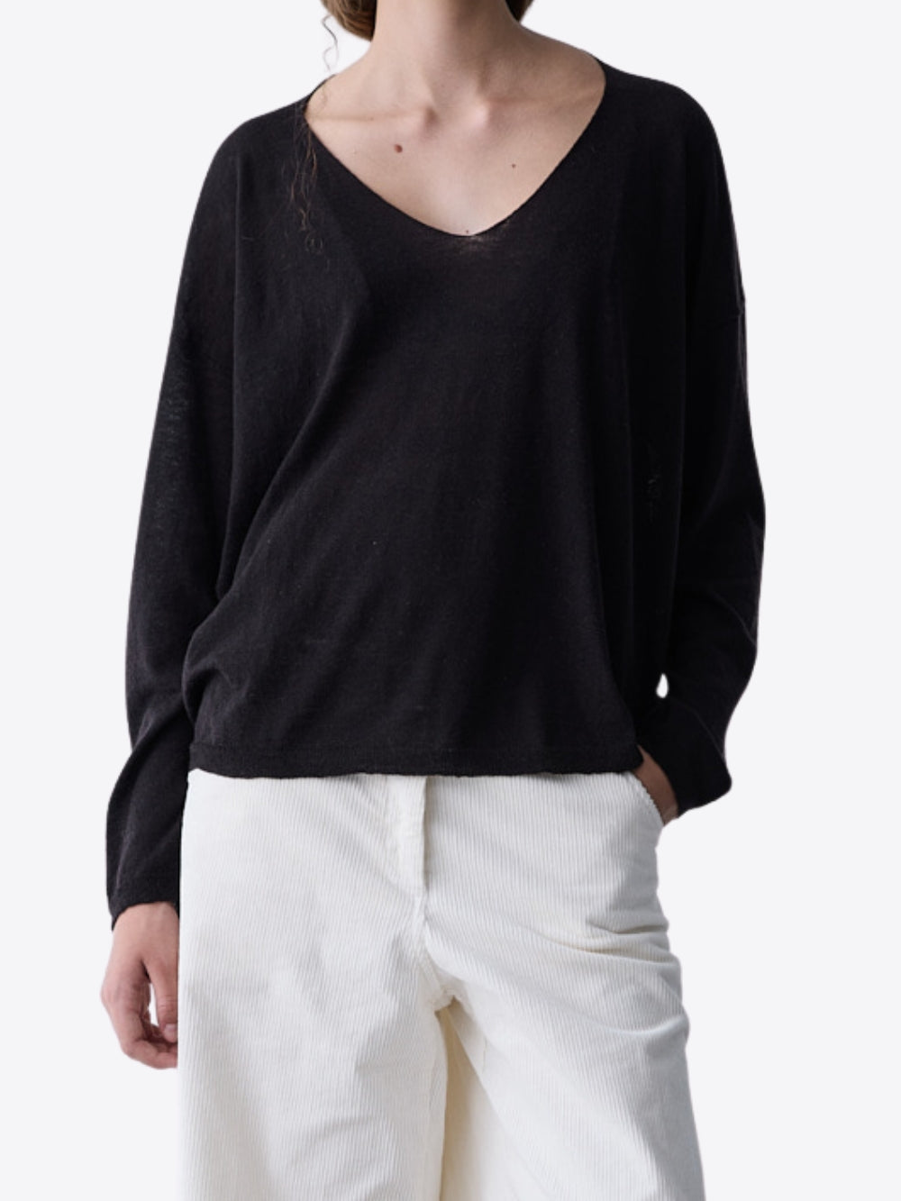 JERSEY OVERSIZE CON ESCOTE EN PICO