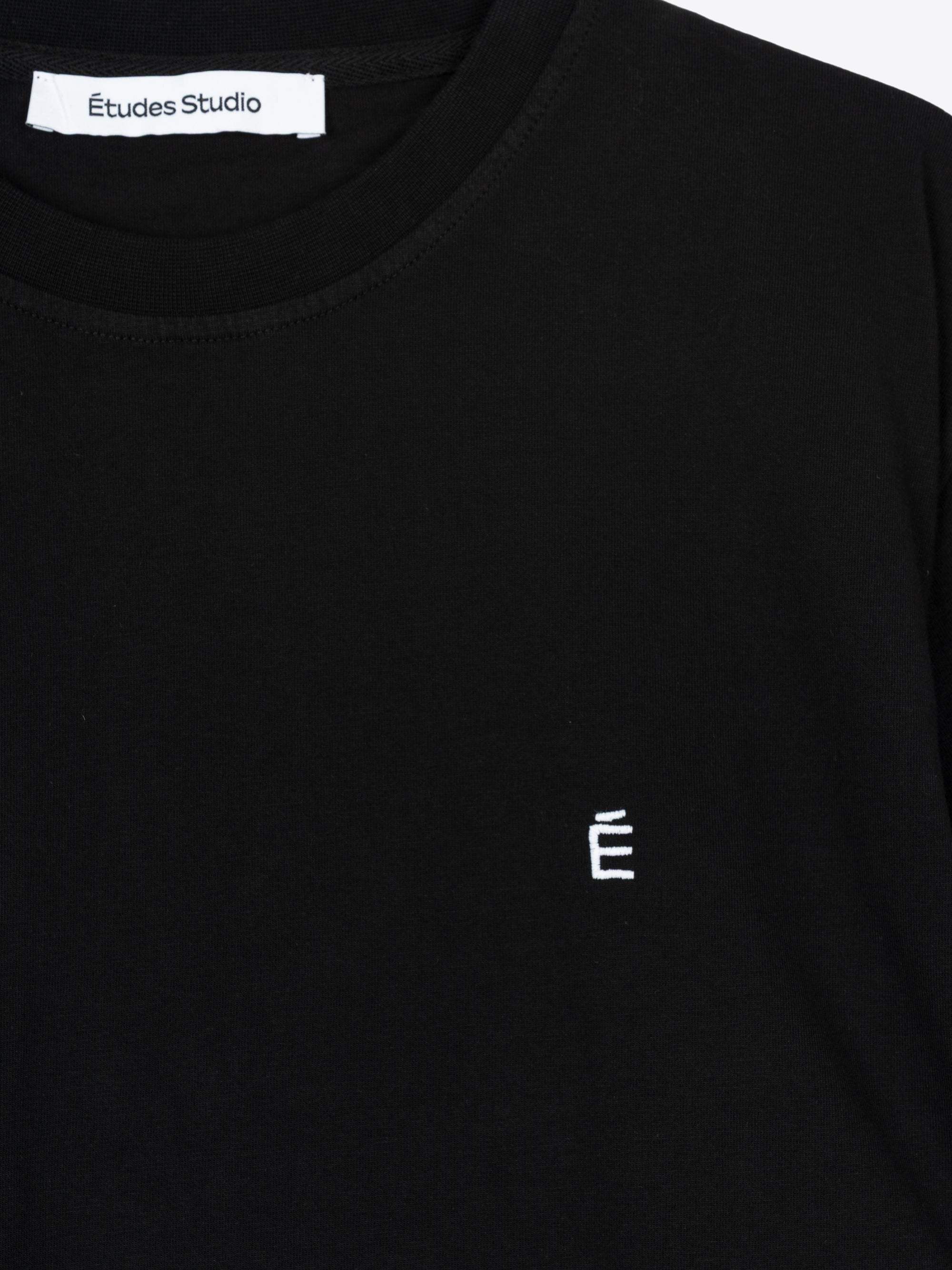 REGULAR T-SHIRT É