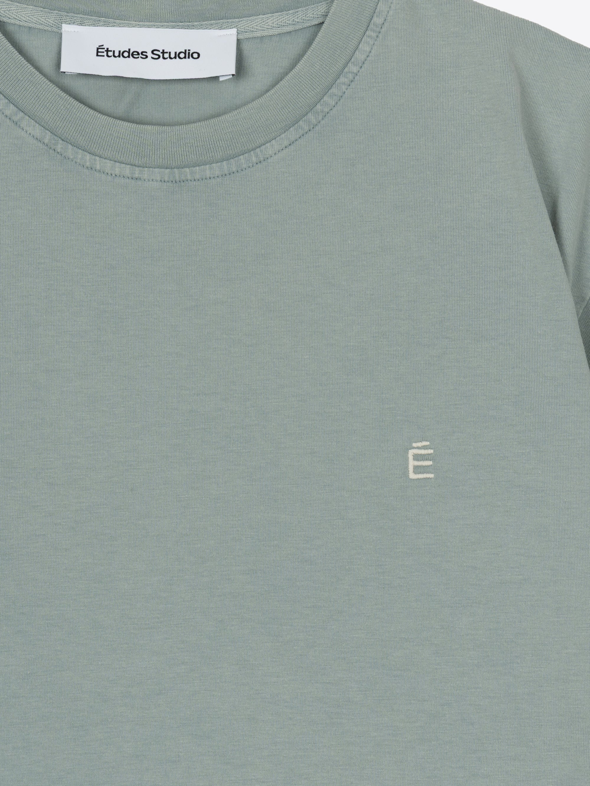 REGULAR T-SHIRT É