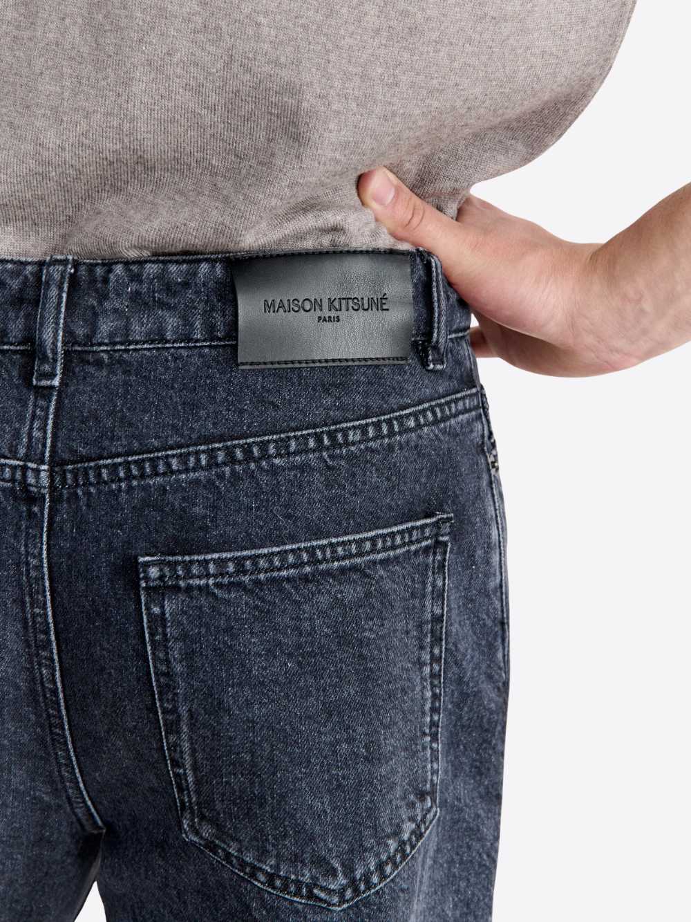 TAPERED JEANS