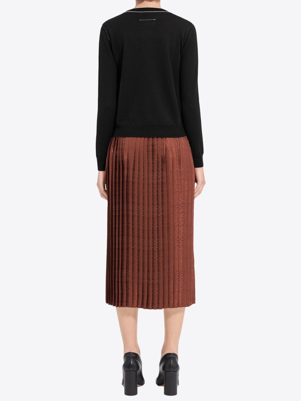 CONTRAST TRIM SWEATER WITH NUMERIC PATCH